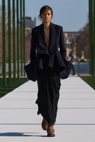 Look 11